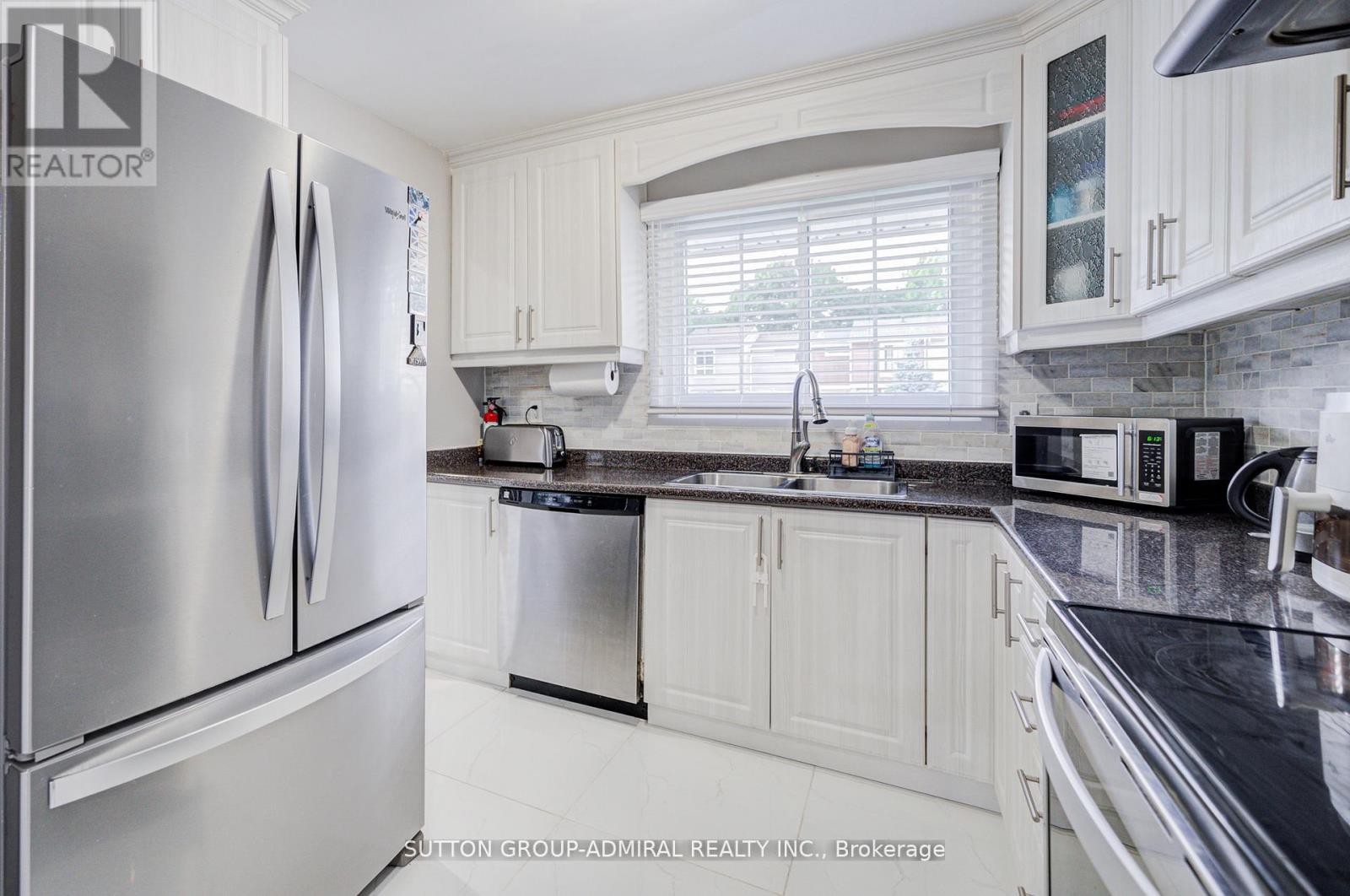












4 HILDA COURT

,
Brampton (Central Park),




Ontario
L6S2C1

