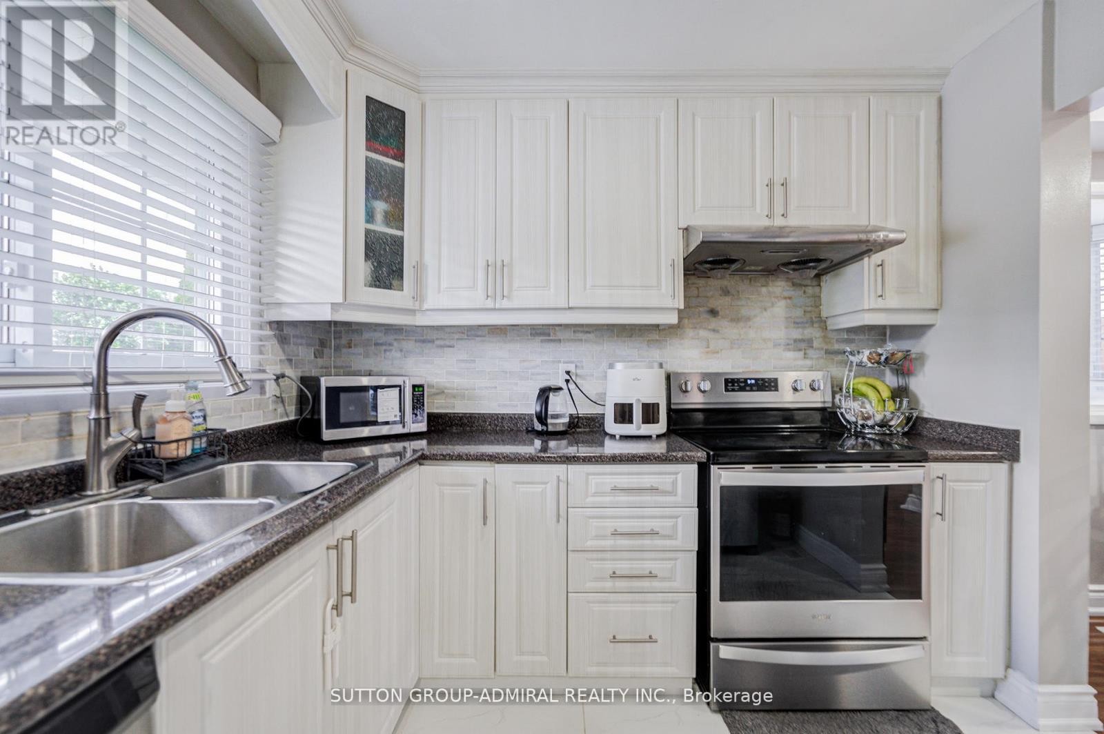 












4 HILDA COURT

,
Brampton (Central Park),




Ontario
L6S2C1

