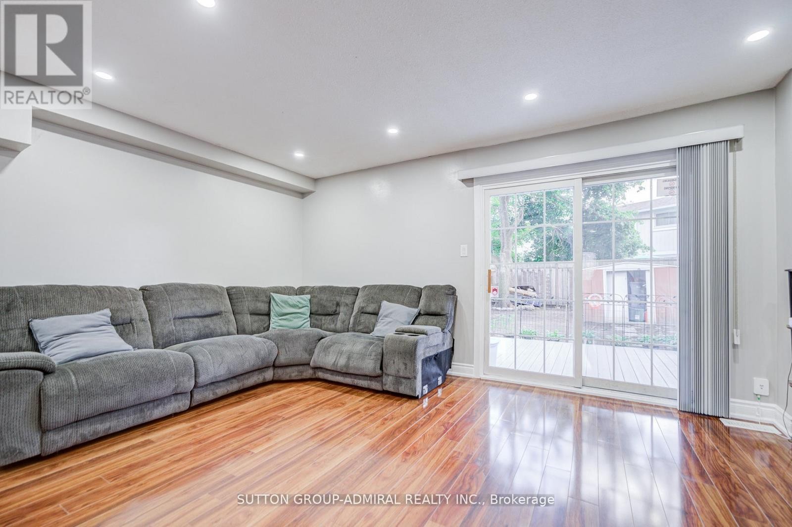 












4 HILDA COURT

,
Brampton (Central Park),




Ontario
L6S2C1

