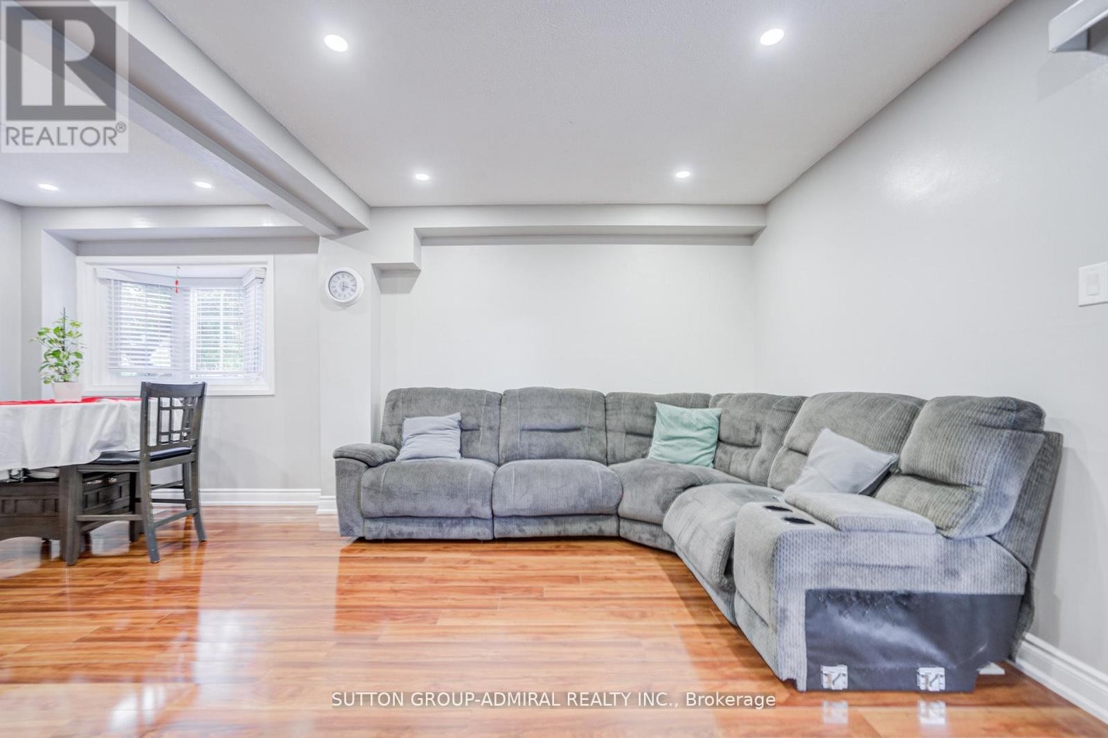 












4 HILDA COURT

,
Brampton (Central Park),




Ontario
L6S2C1

