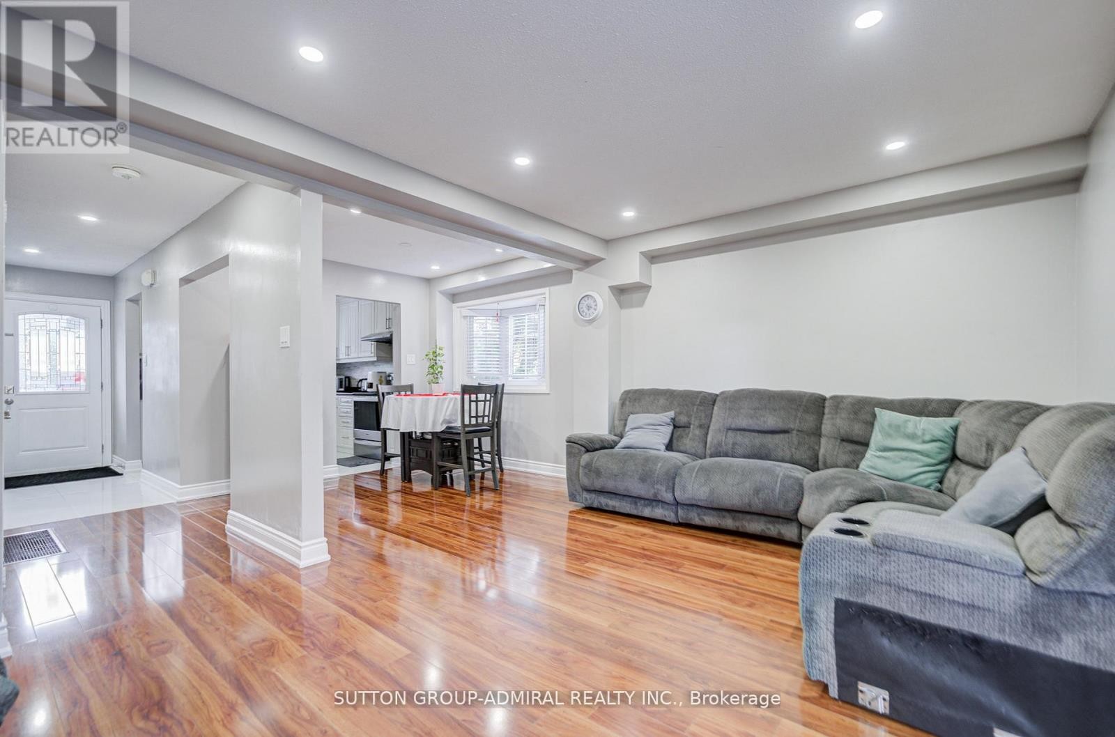 












4 HILDA COURT

,
Brampton (Central Park),




Ontario
L6S2C1

