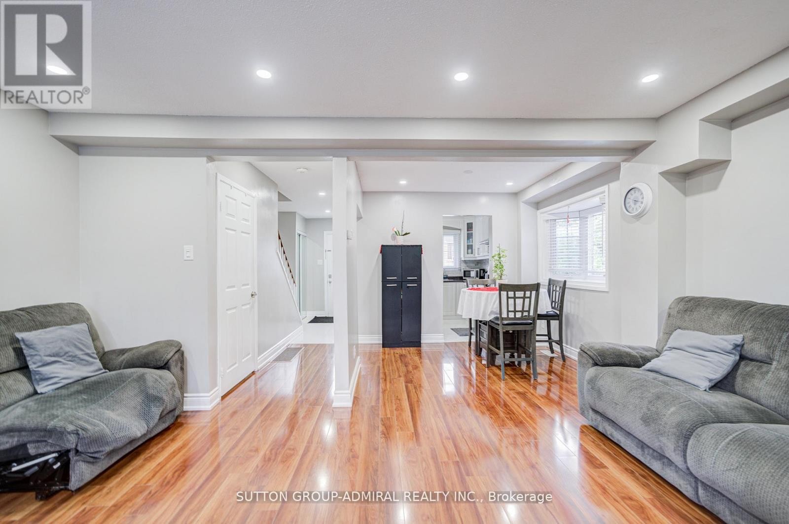 












4 HILDA COURT

,
Brampton (Central Park),




Ontario
L6S2C1

