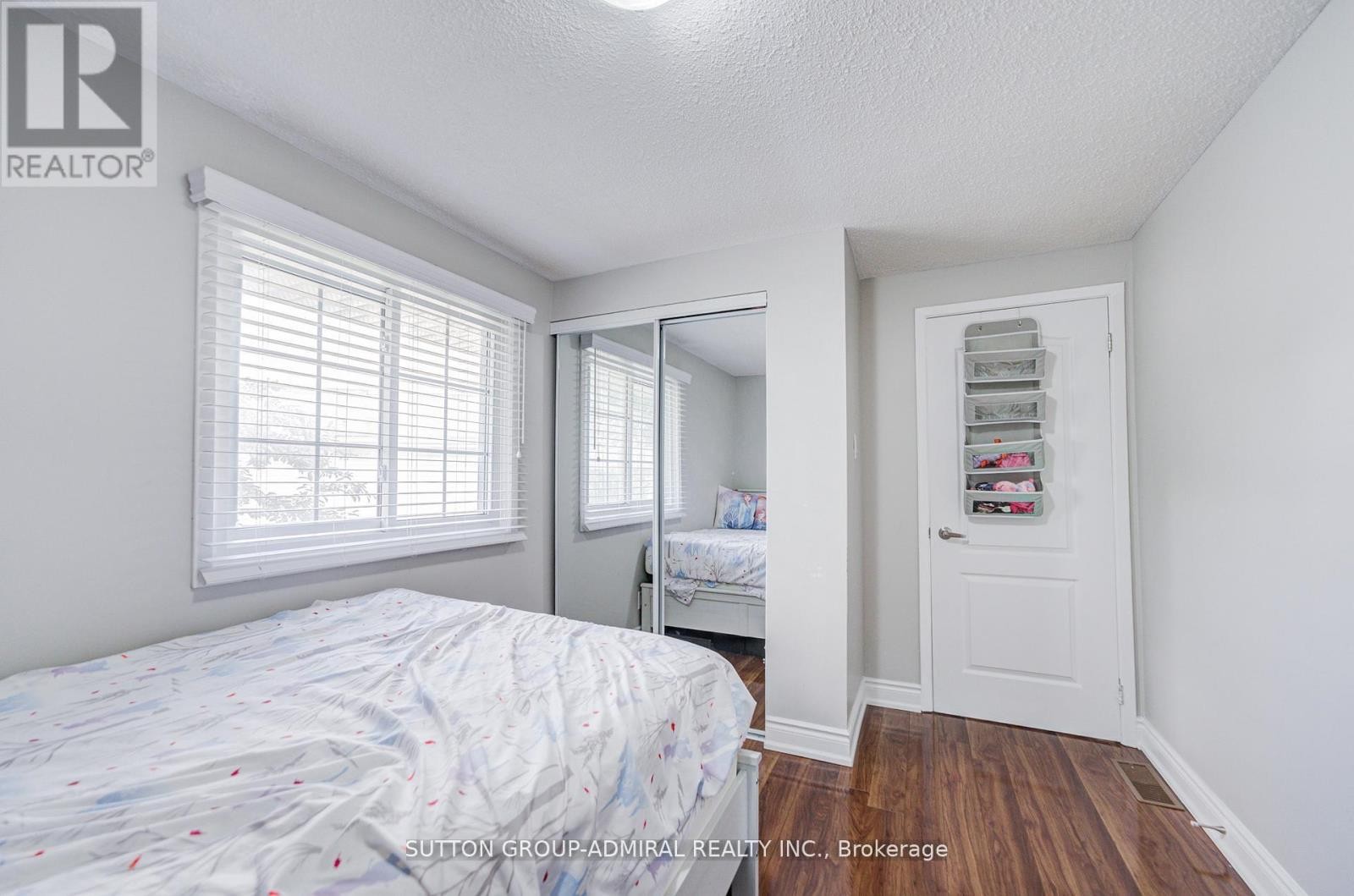 












4 HILDA COURT

,
Brampton (Central Park),




Ontario
L6S2C1

