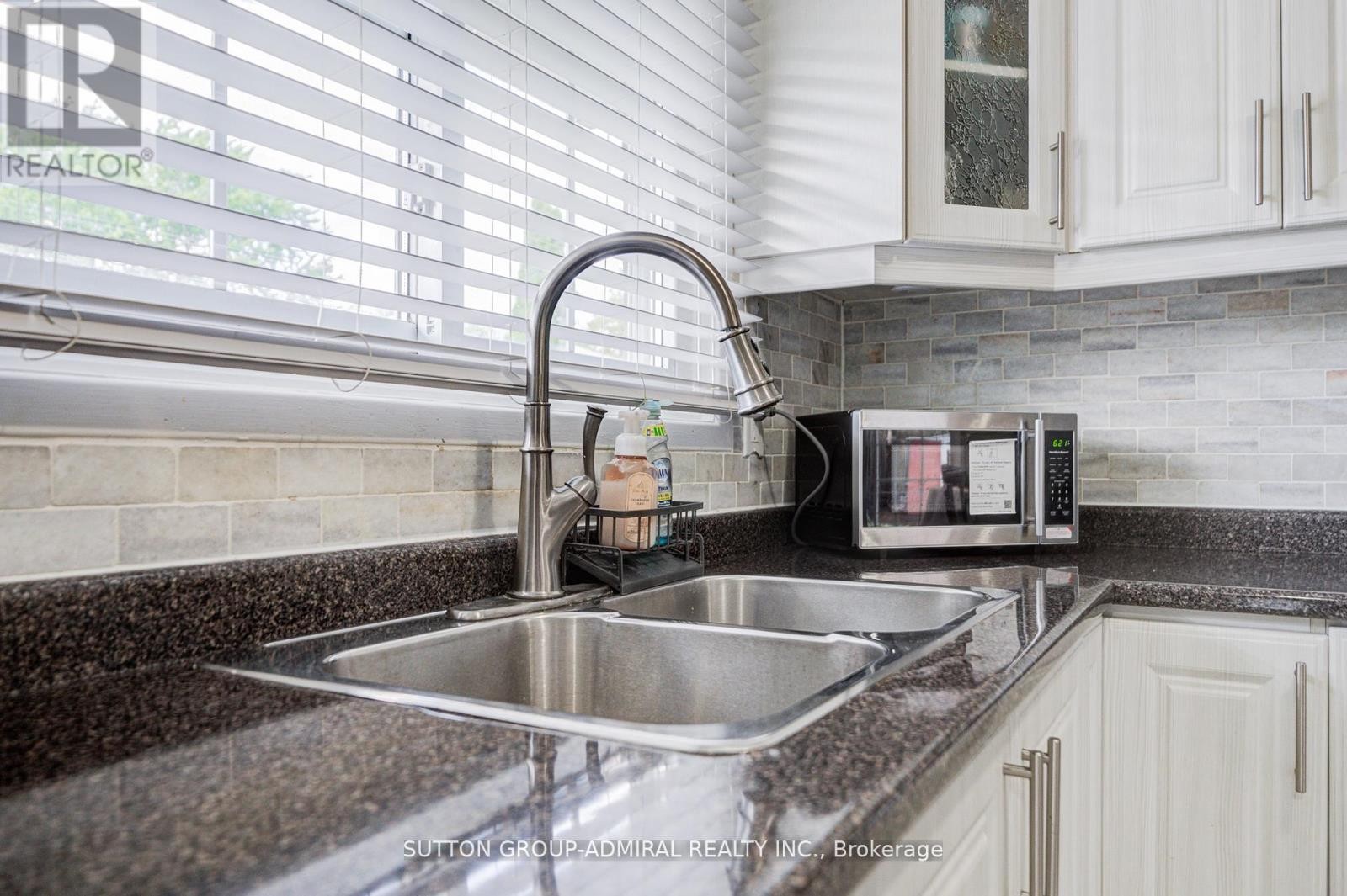 












4 HILDA COURT

,
Brampton (Central Park),




Ontario
L6S2C1

