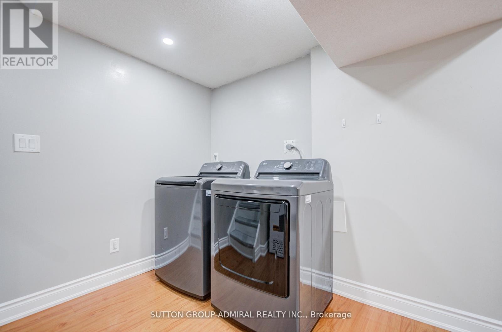 












4 HILDA COURT

,
Brampton (Central Park),




Ontario
L6S2C1

