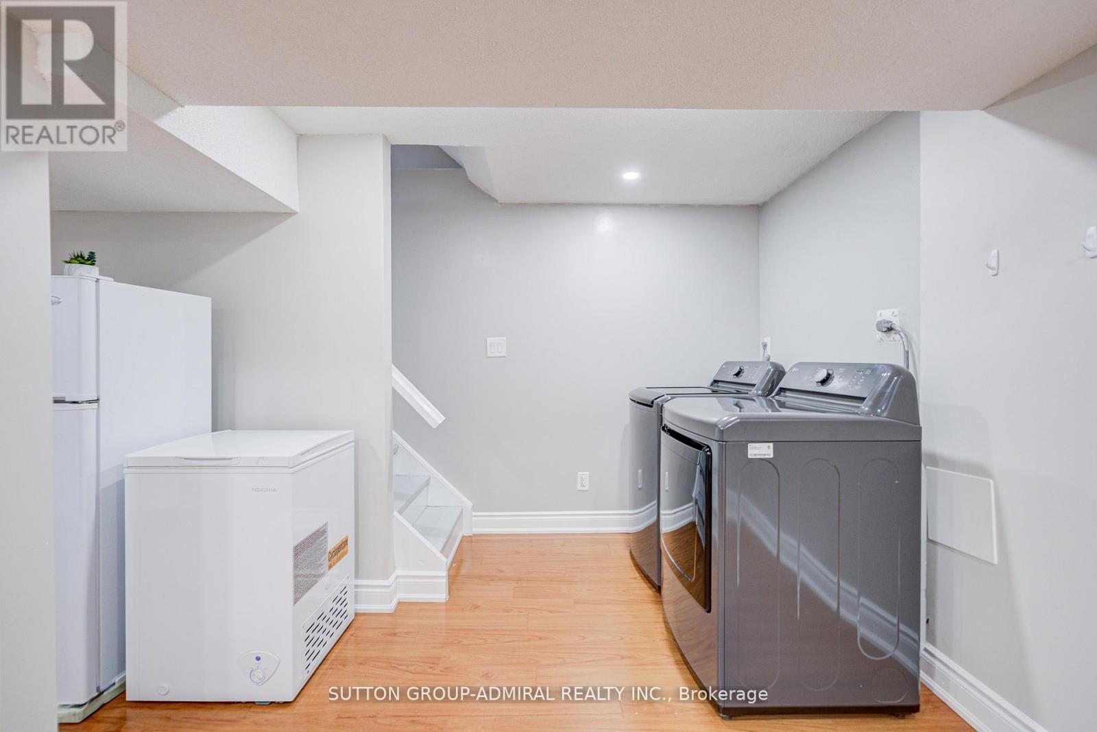 












4 HILDA COURT

,
Brampton (Central Park),




Ontario
L6S2C1

