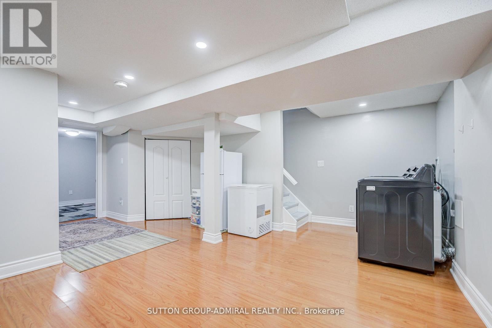 












4 HILDA COURT

,
Brampton (Central Park),




Ontario
L6S2C1

