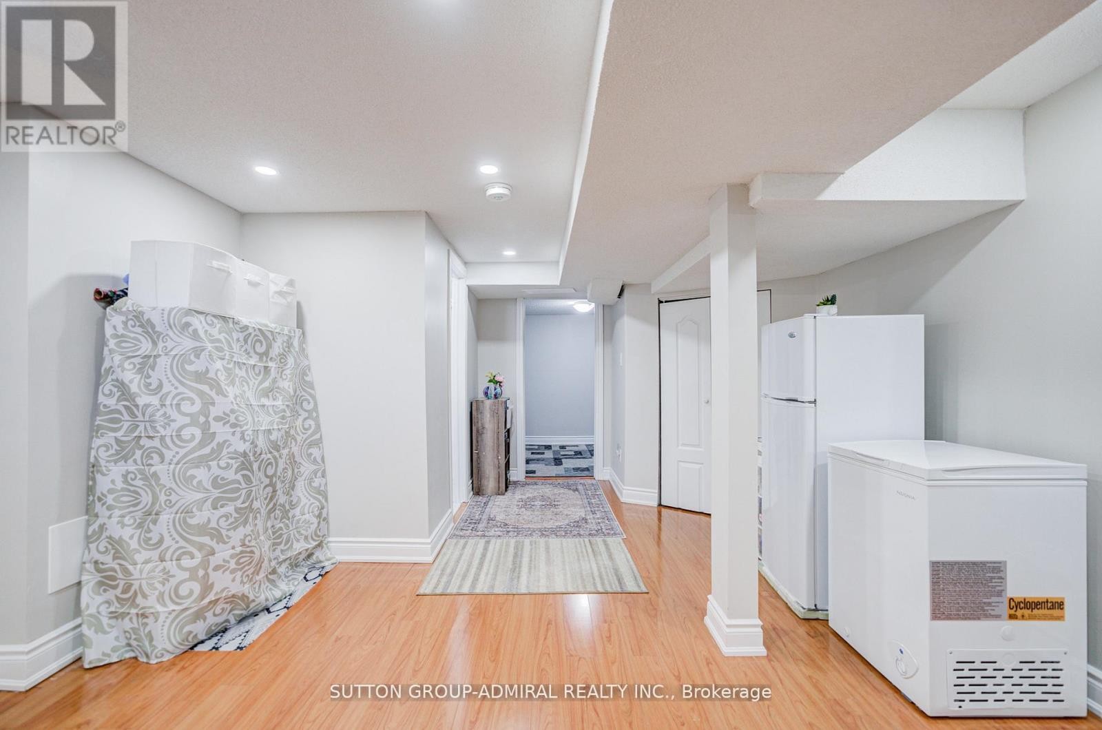 












4 HILDA COURT

,
Brampton (Central Park),




Ontario
L6S2C1

