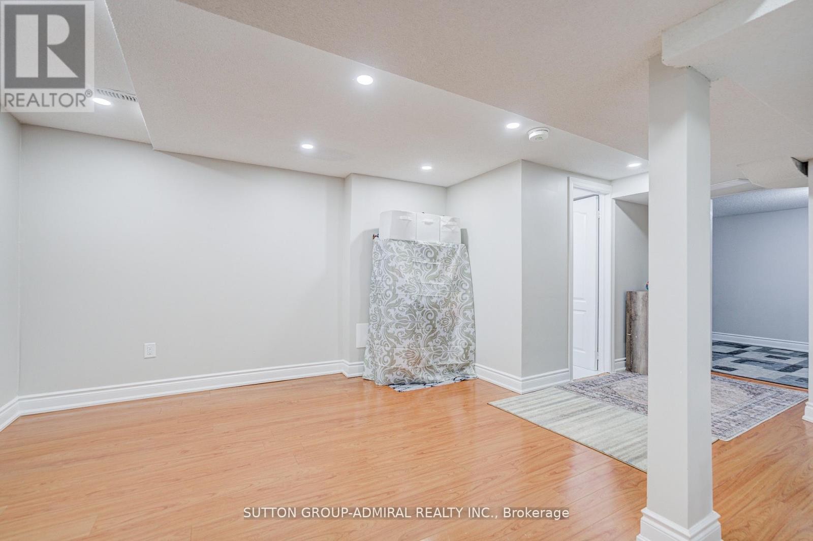 












4 HILDA COURT

,
Brampton (Central Park),




Ontario
L6S2C1


