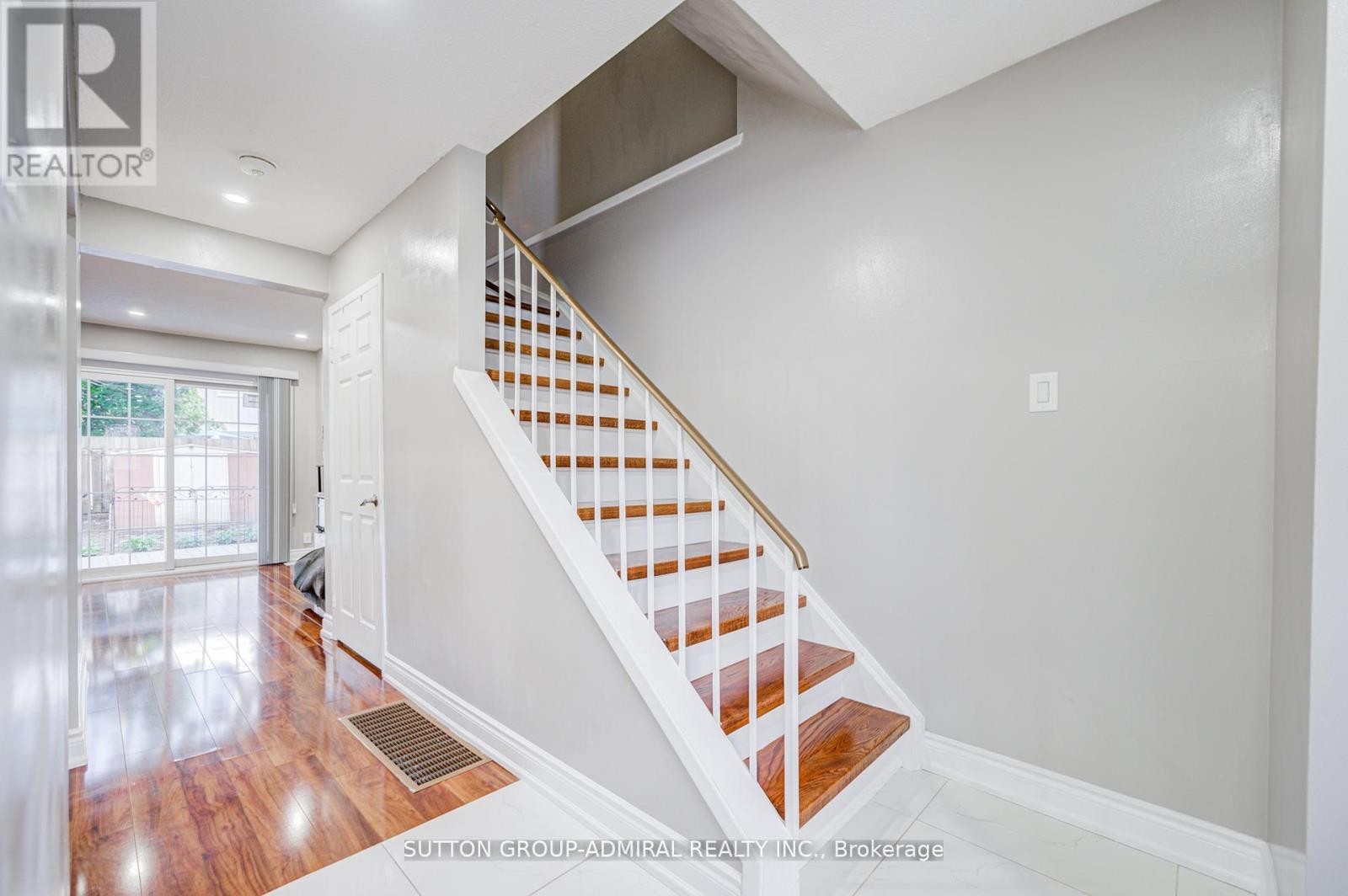 












4 HILDA COURT

,
Brampton (Central Park),




Ontario
L6S2C1

