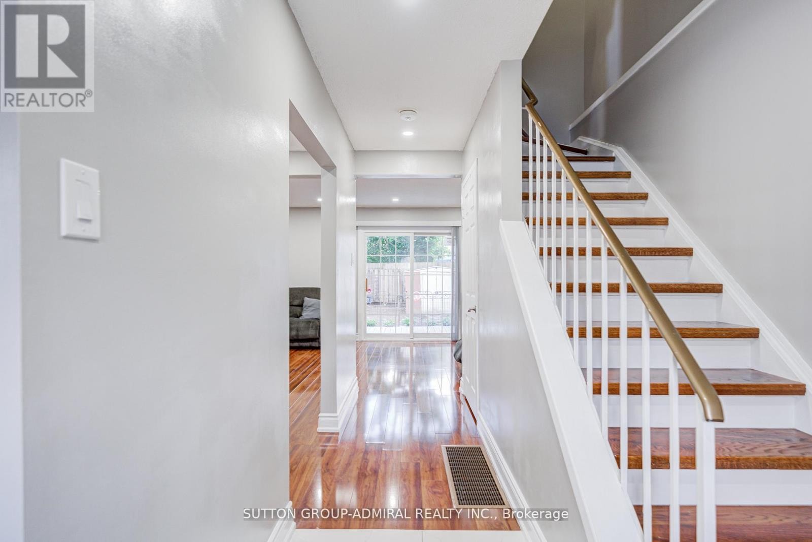 












4 HILDA COURT

,
Brampton (Central Park),




Ontario
L6S2C1

