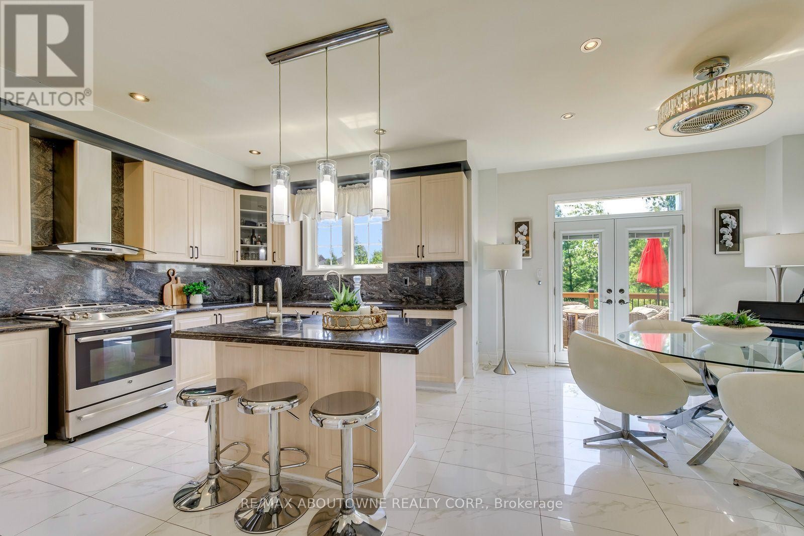 












2380 WOODCREST DRIVE

,
Oakville (WM Westmount),




Ontario
L6M4S2

