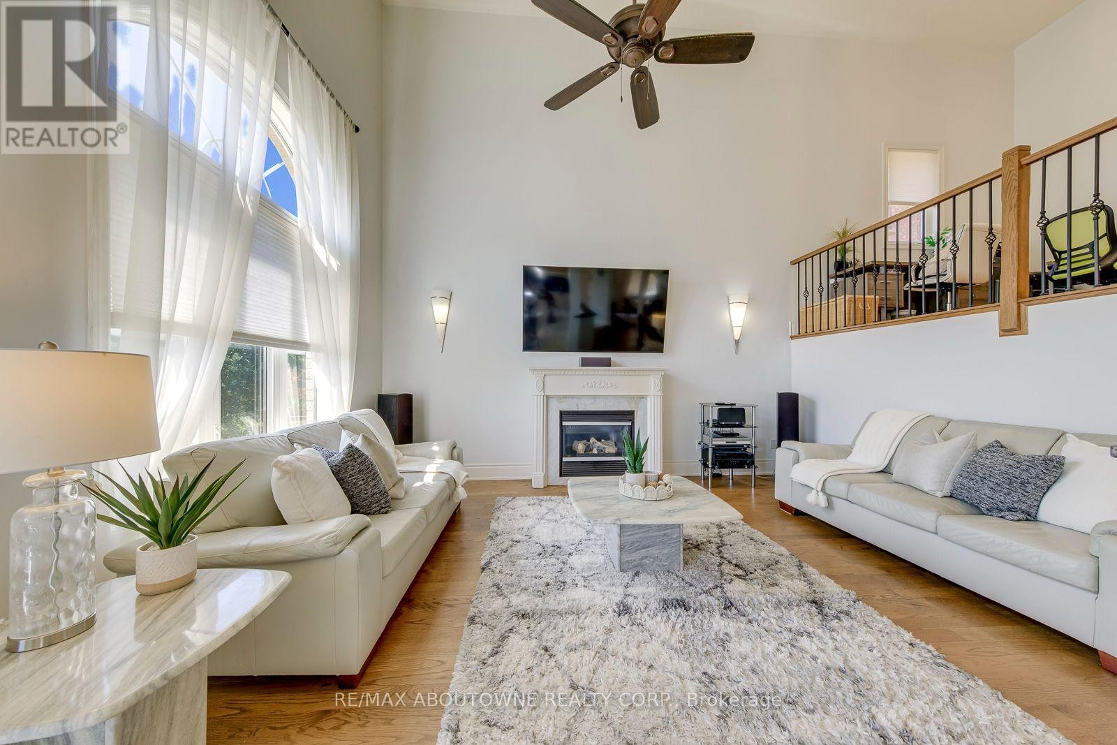 












2380 WOODCREST DRIVE

,
Oakville (WM Westmount),




Ontario
L6M4S2

