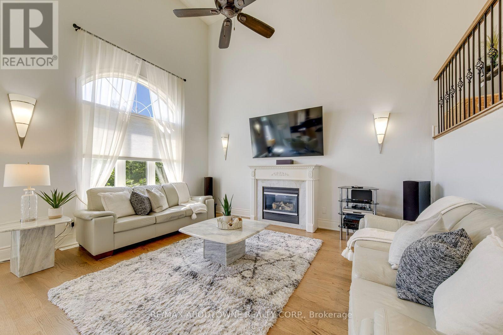 












2380 WOODCREST DRIVE

,
Oakville (WM Westmount),




Ontario
L6M4S2

