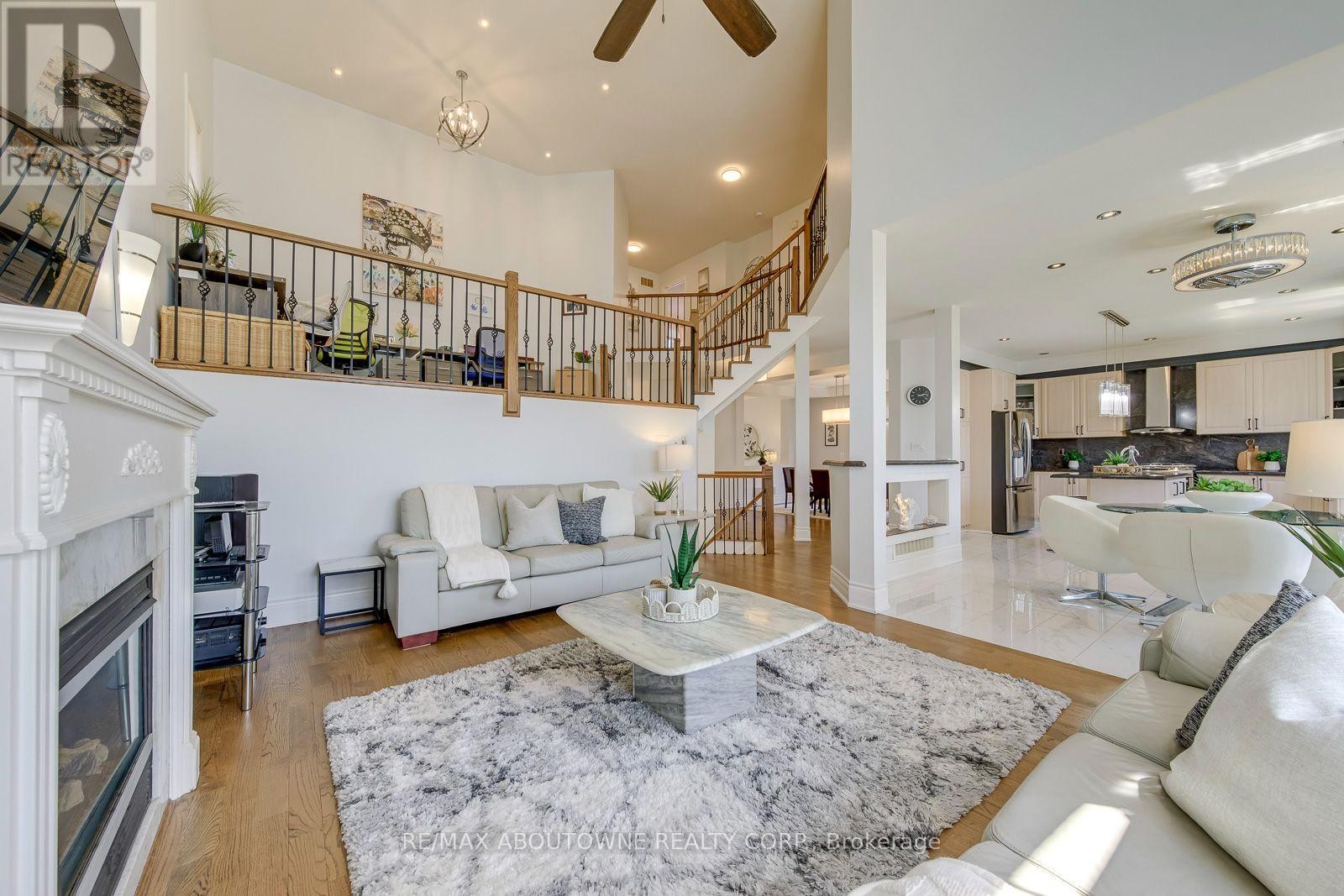 












2380 WOODCREST DRIVE

,
Oakville (WM Westmount),




Ontario
L6M4S2

