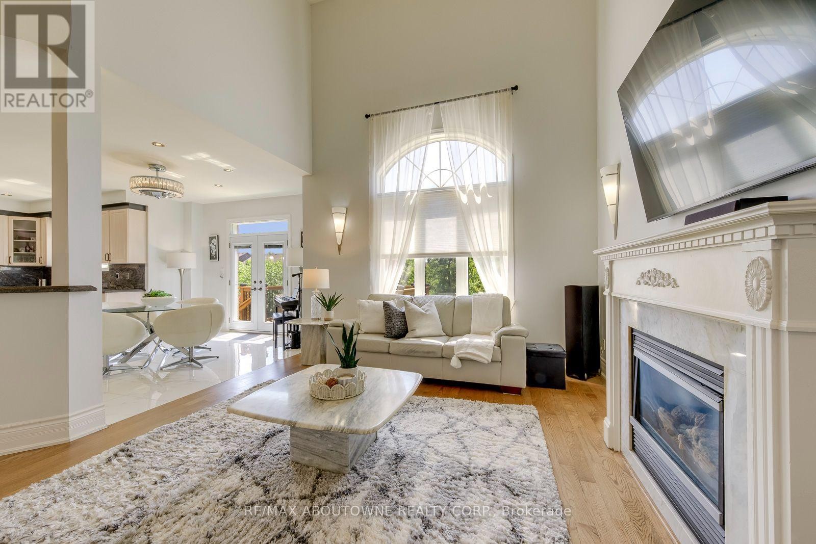 












2380 WOODCREST DRIVE

,
Oakville (WM Westmount),




Ontario
L6M4S2

