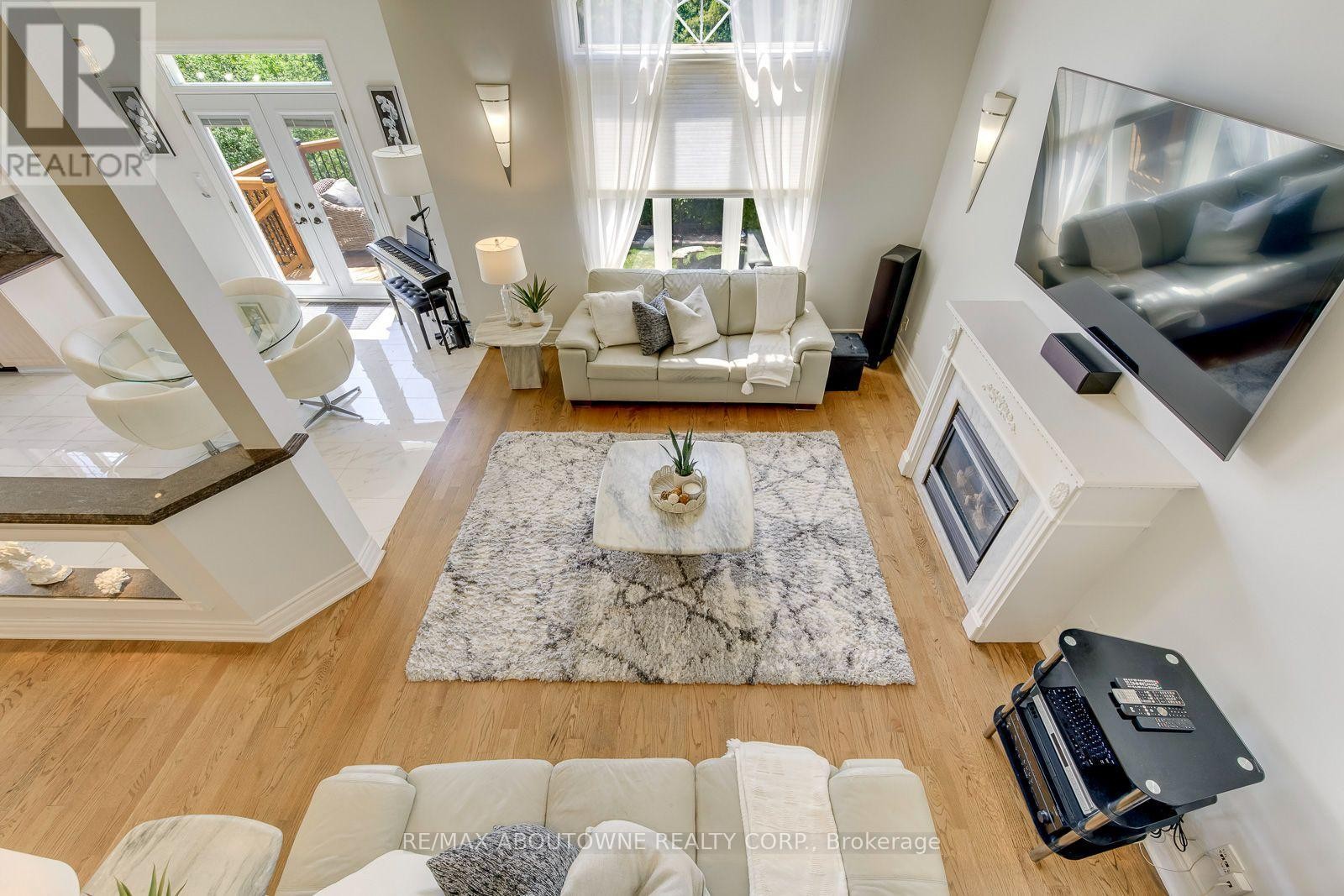












2380 WOODCREST DRIVE

,
Oakville (WM Westmount),




Ontario
L6M4S2

