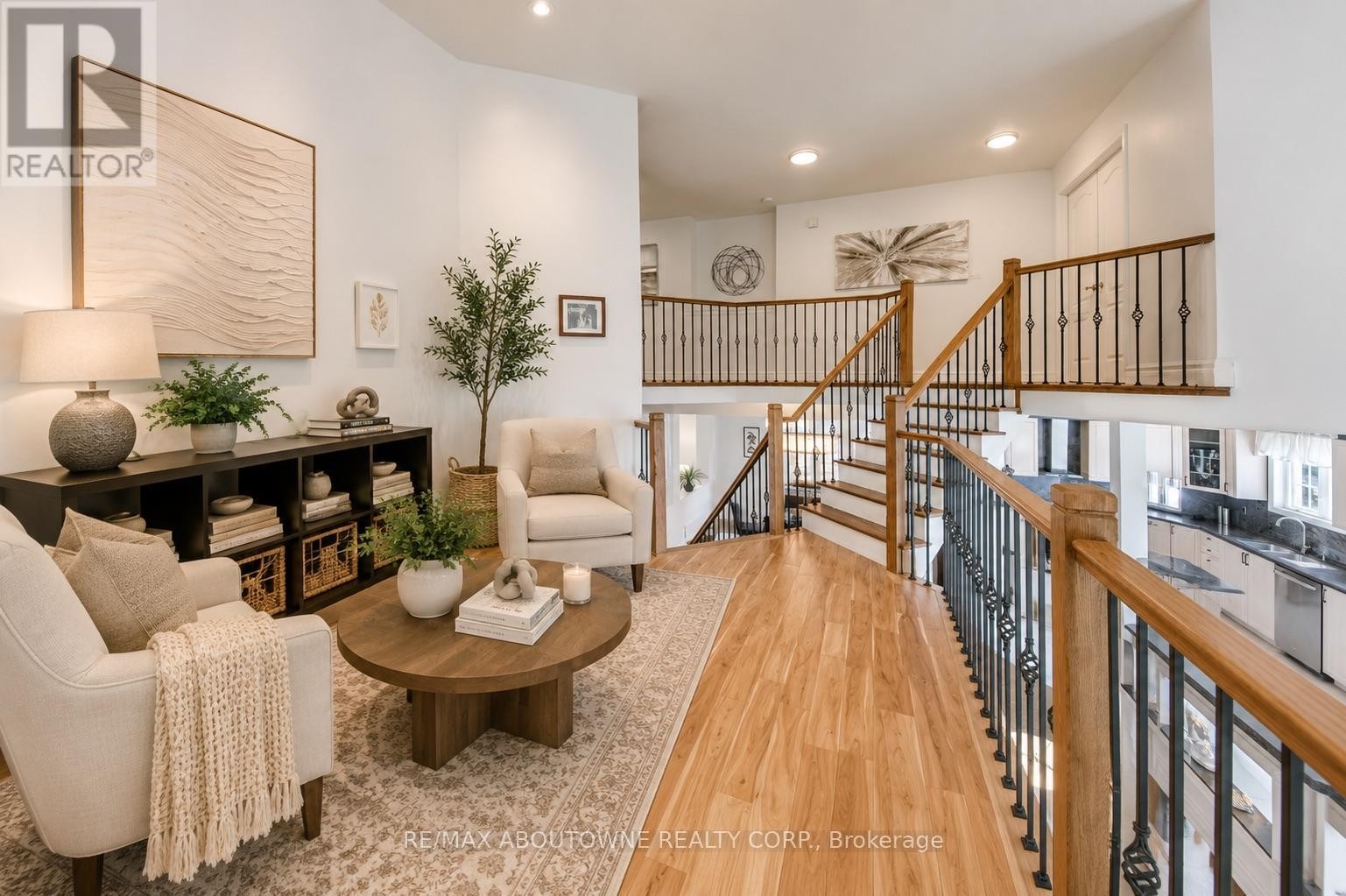 












2380 WOODCREST DRIVE

,
Oakville (WM Westmount),




Ontario
L6M4S2

