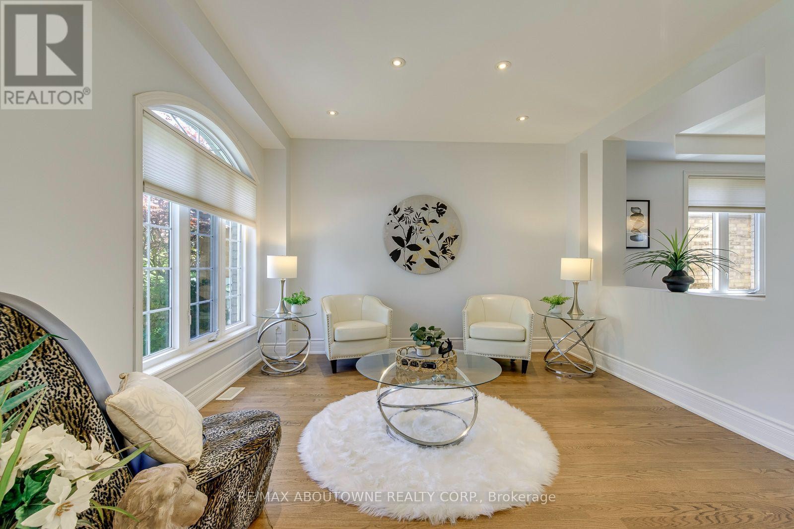 












2380 WOODCREST DRIVE

,
Oakville (WM Westmount),




Ontario
L6M4S2

