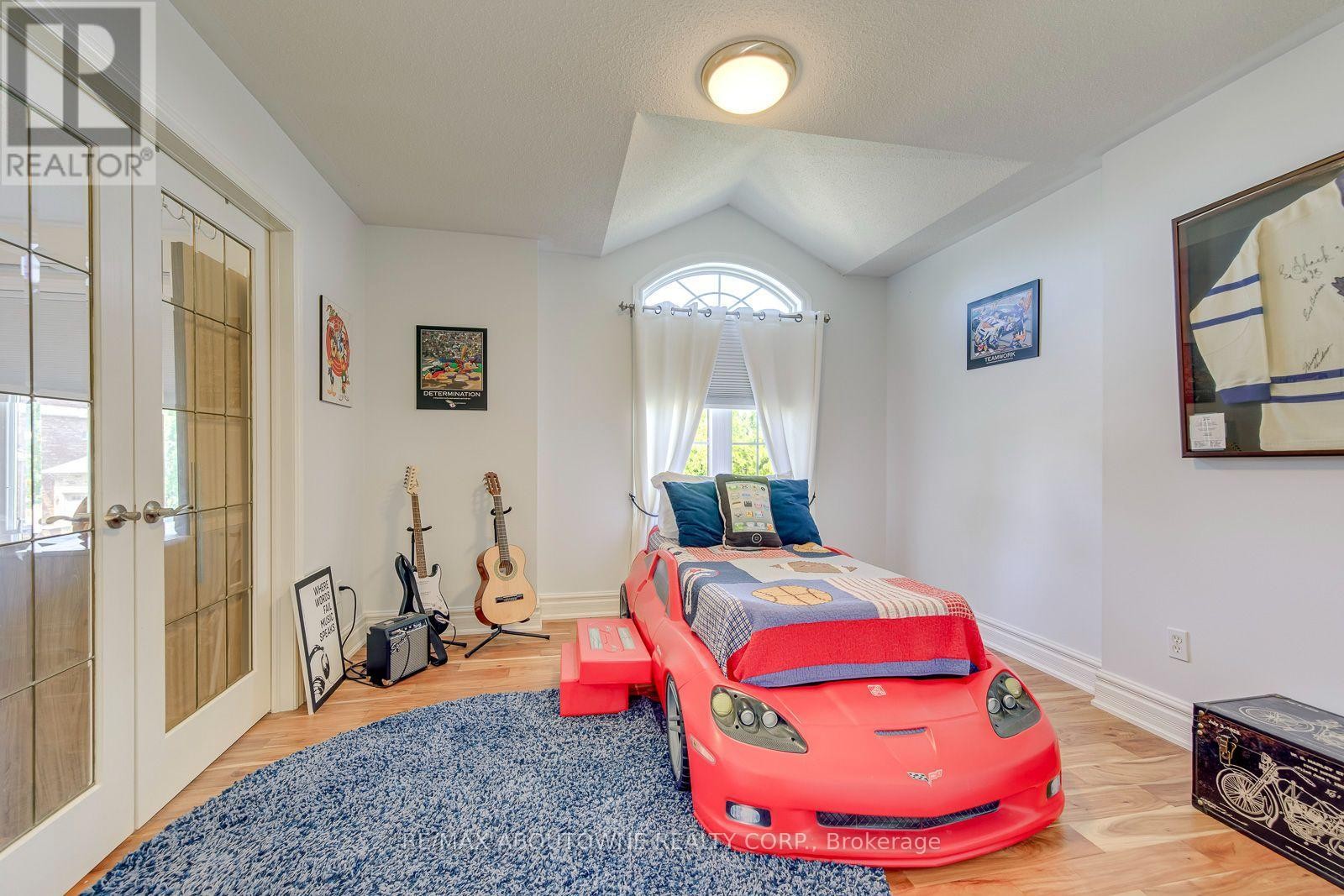 












2380 WOODCREST DRIVE

,
Oakville (WM Westmount),




Ontario
L6M4S2

