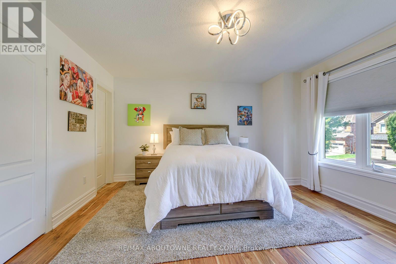












2380 WOODCREST DRIVE

,
Oakville (WM Westmount),




Ontario
L6M4S2


