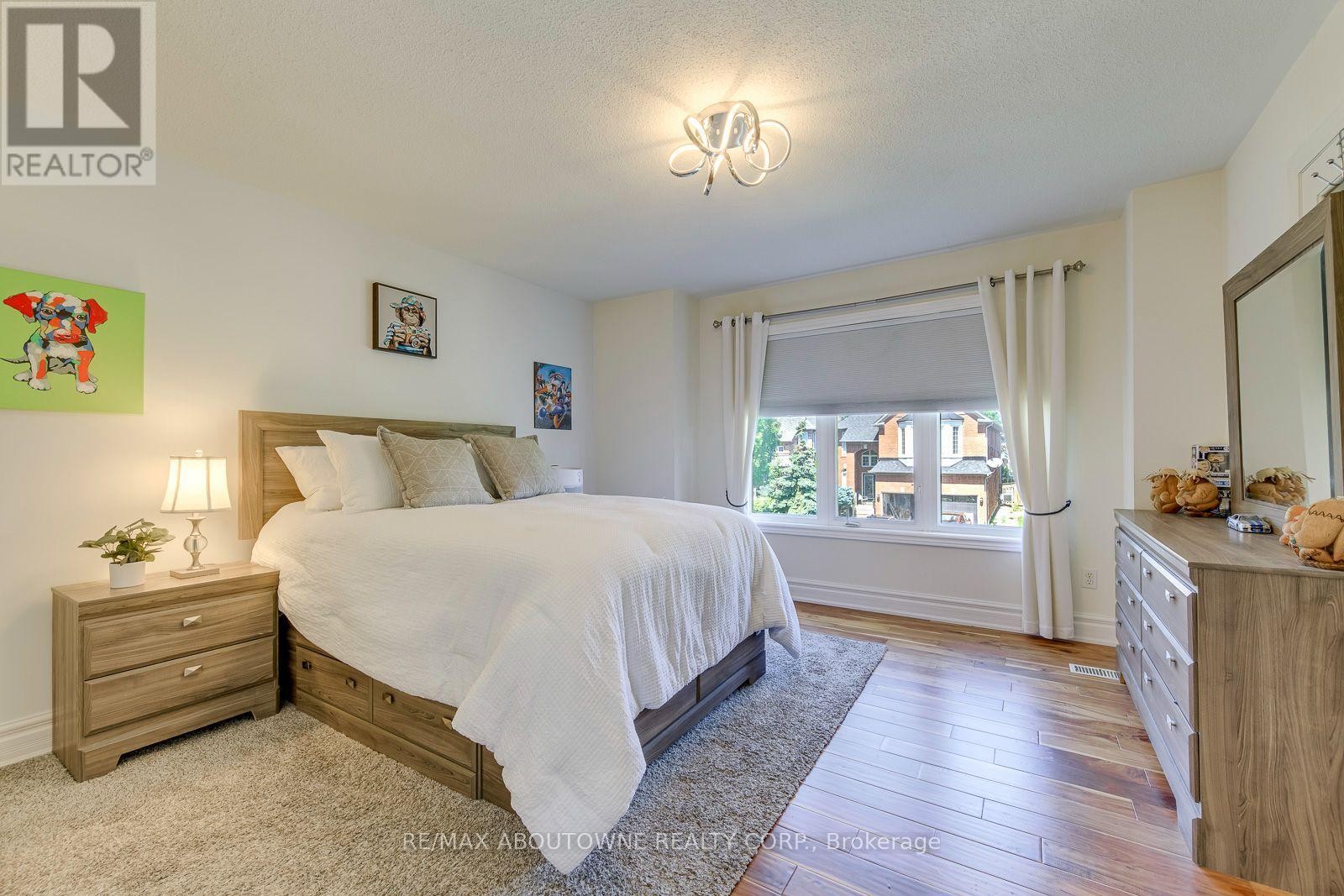 












2380 WOODCREST DRIVE

,
Oakville (WM Westmount),




Ontario
L6M4S2

