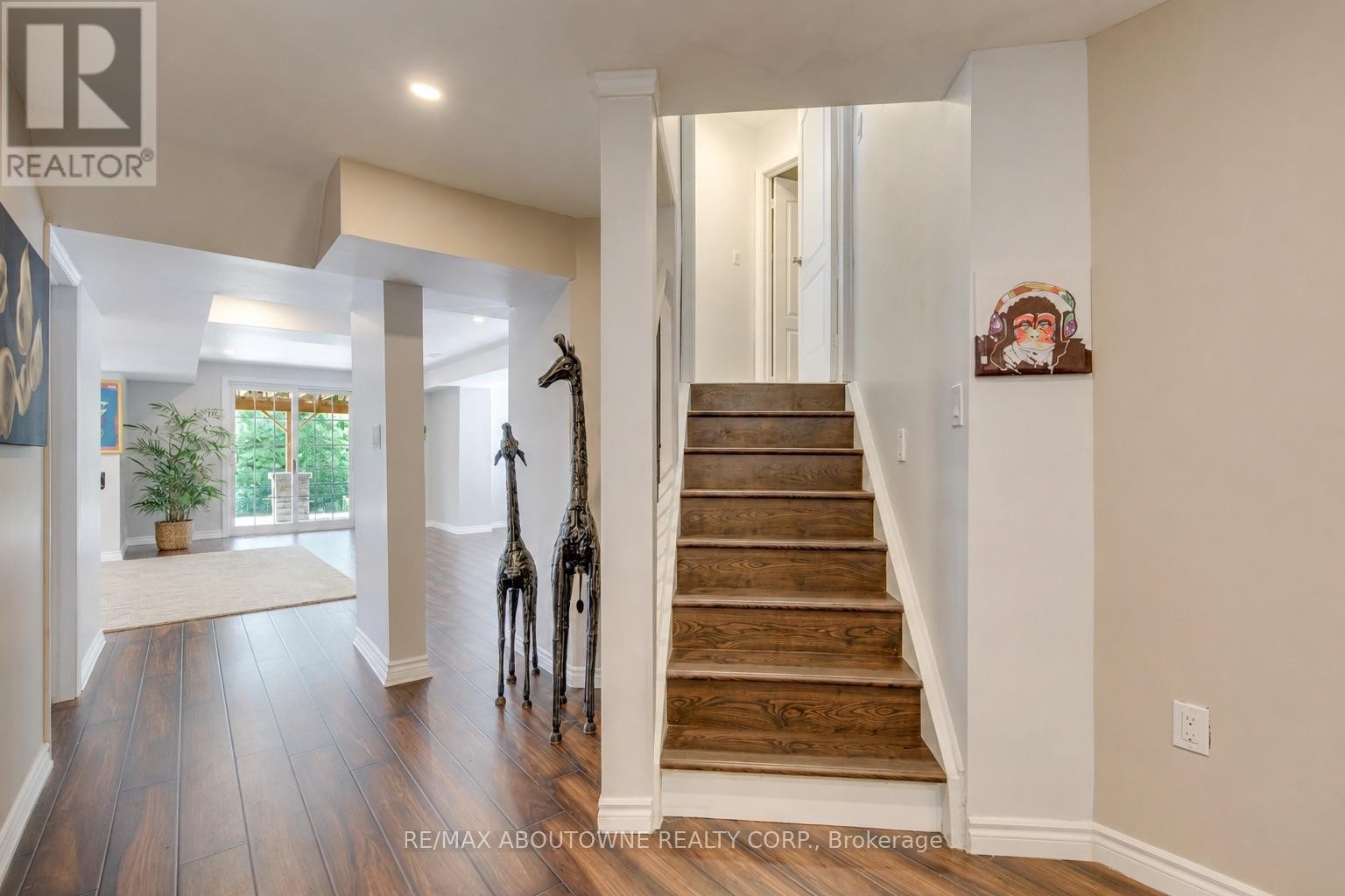 












2380 WOODCREST DRIVE

,
Oakville (WM Westmount),




Ontario
L6M4S2

