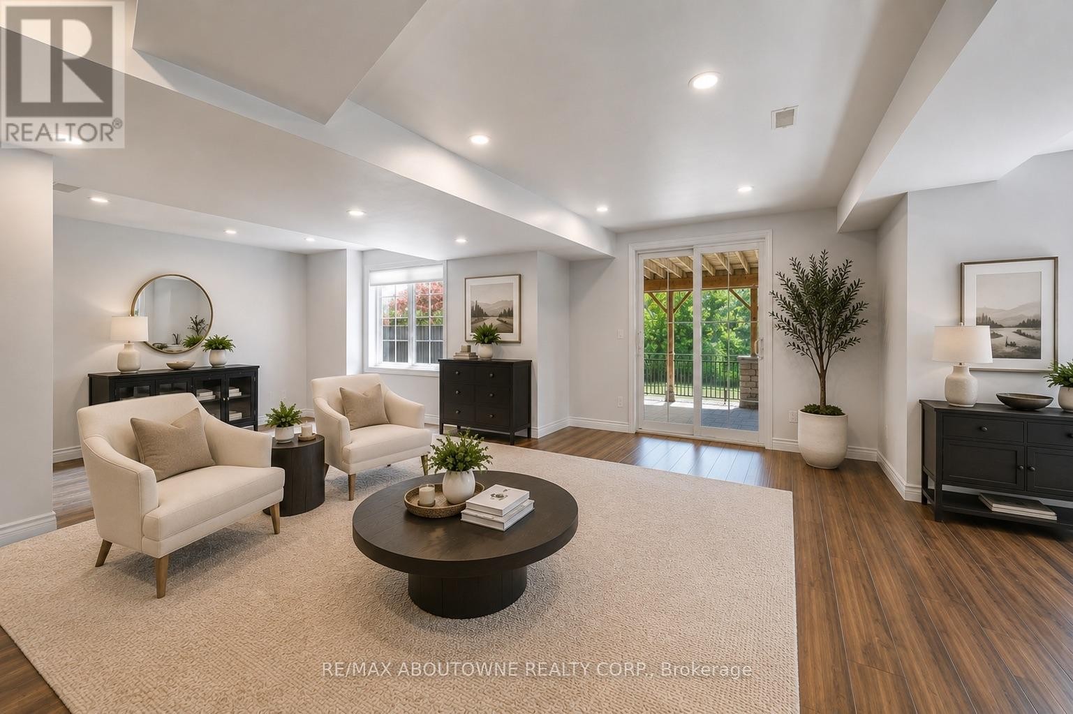 












2380 WOODCREST DRIVE

,
Oakville (WM Westmount),




Ontario
L6M4S2


