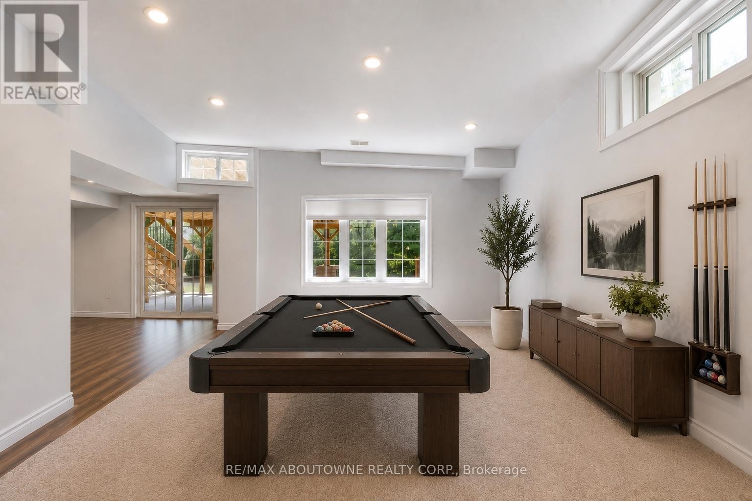 












2380 WOODCREST DRIVE

,
Oakville (WM Westmount),




Ontario
L6M4S2

