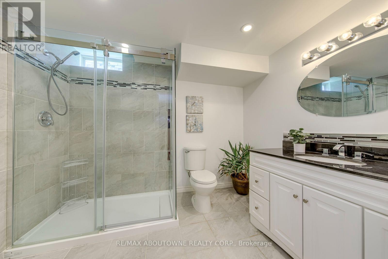 












2380 WOODCREST DRIVE

,
Oakville (WM Westmount),




Ontario
L6M4S2

