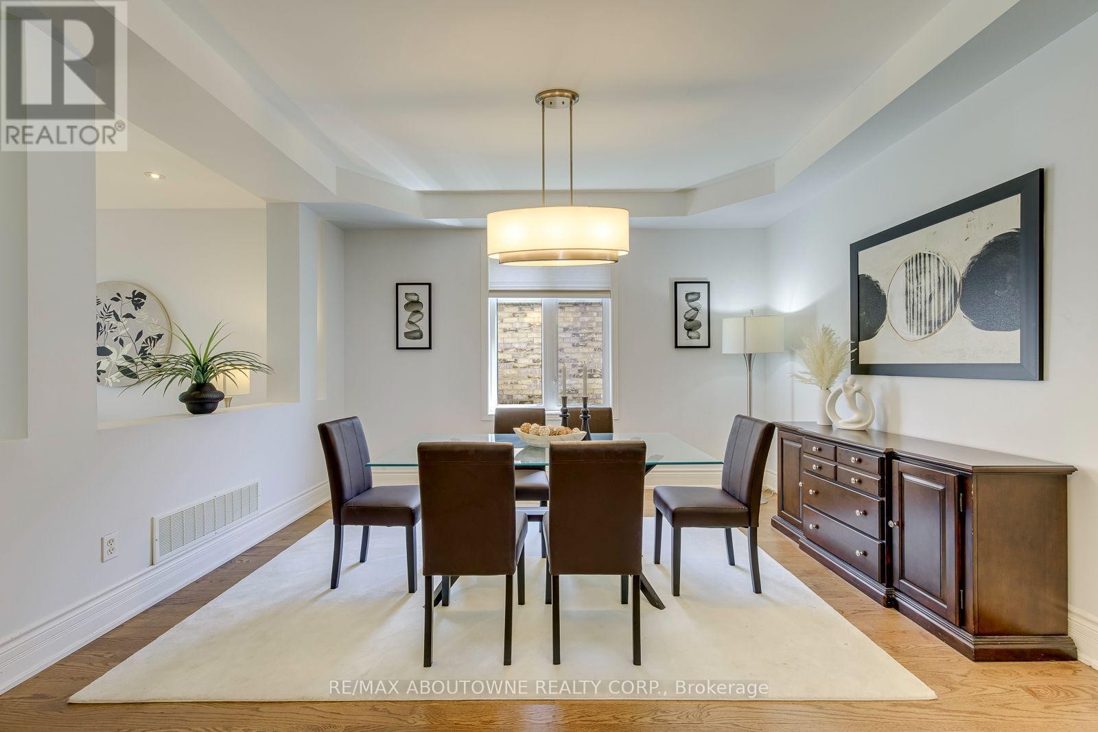 












2380 WOODCREST DRIVE

,
Oakville (WM Westmount),




Ontario
L6M4S2

