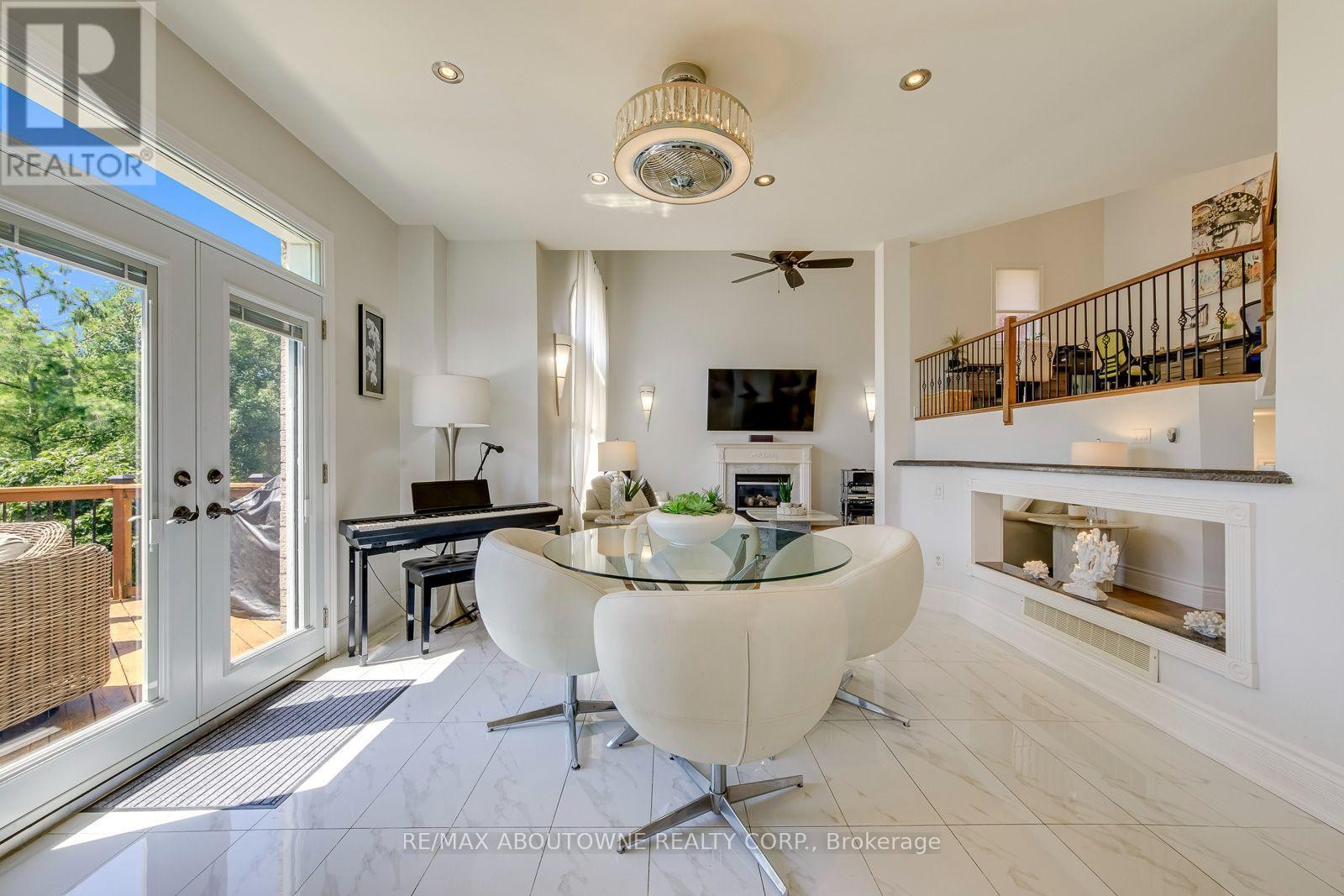 












2380 WOODCREST DRIVE

,
Oakville (WM Westmount),




Ontario
L6M4S2

