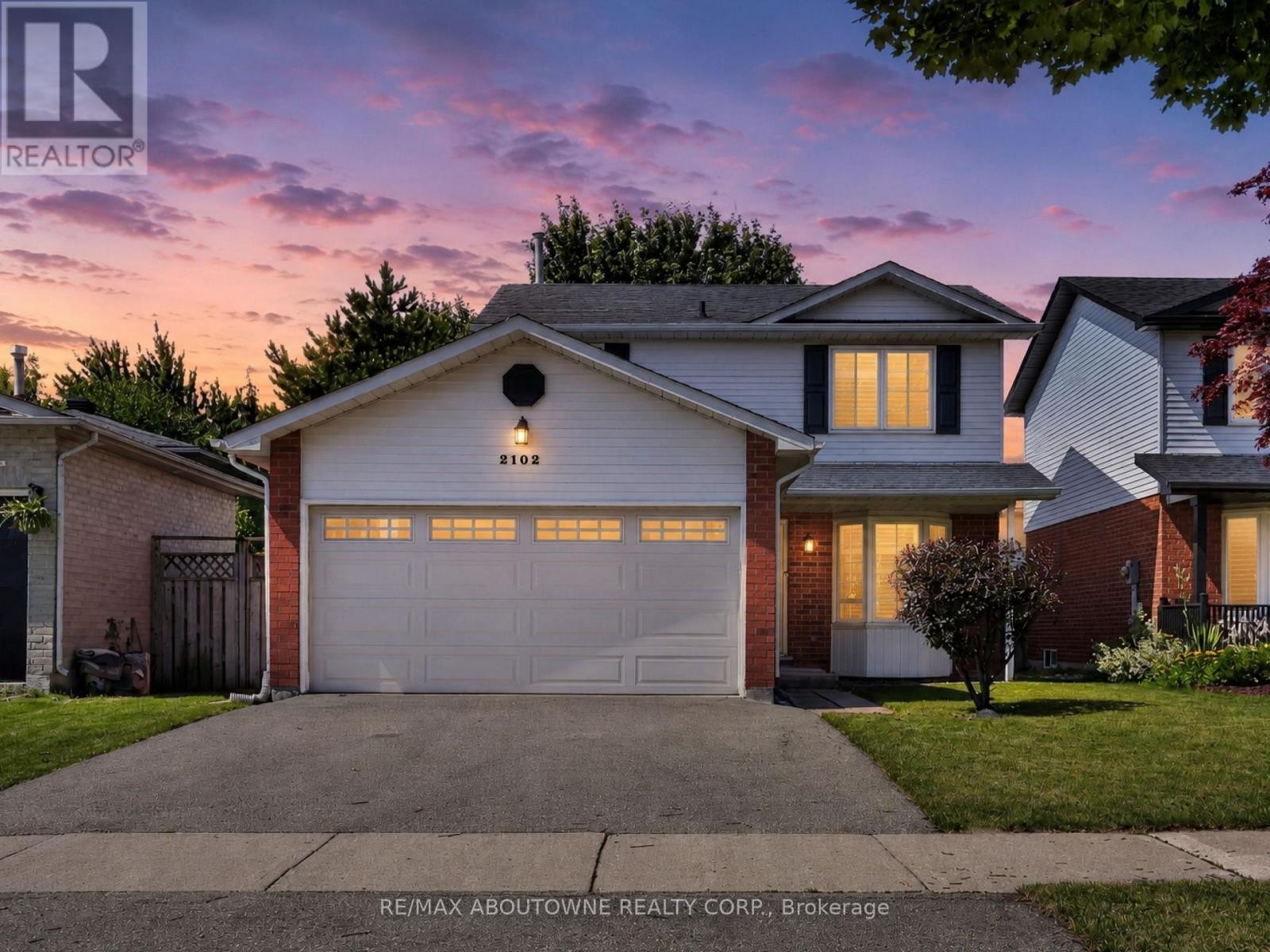 












2102 SALMA CRESCENT

,
Burlington (Headon),




Ontario
L7M3T1

