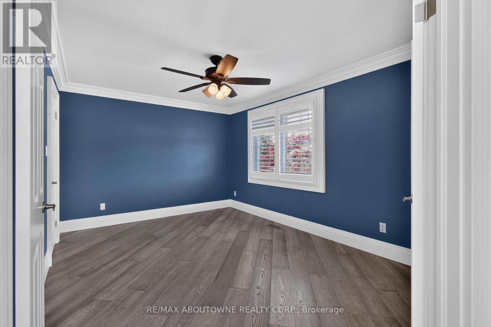 












2102 SALMA CRESCENT

,
Burlington (Headon),




Ontario
L7M3T1

