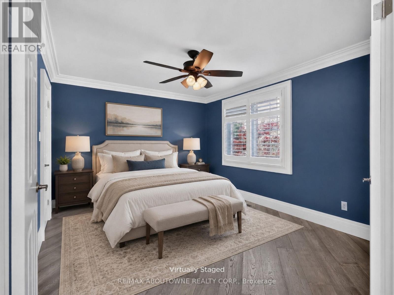 












2102 SALMA CRESCENT

,
Burlington (Headon),




Ontario
L7M3T1


