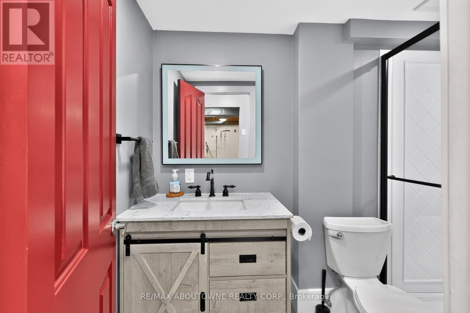 












2102 SALMA CRESCENT

,
Burlington (Headon),




Ontario
L7M3T1

