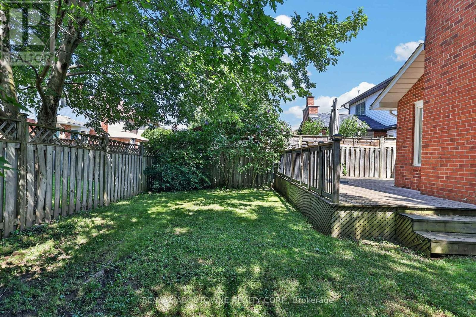 












2102 SALMA CRESCENT

,
Burlington (Headon),




Ontario
L7M3T1

