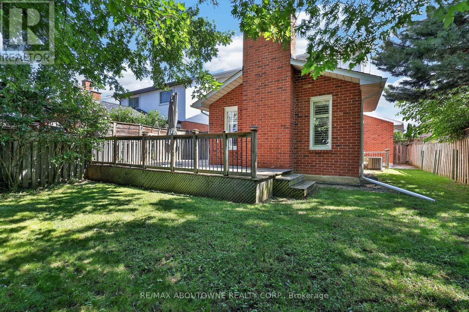 












2102 SALMA CRESCENT

,
Burlington (Headon),




Ontario
L7M3T1

