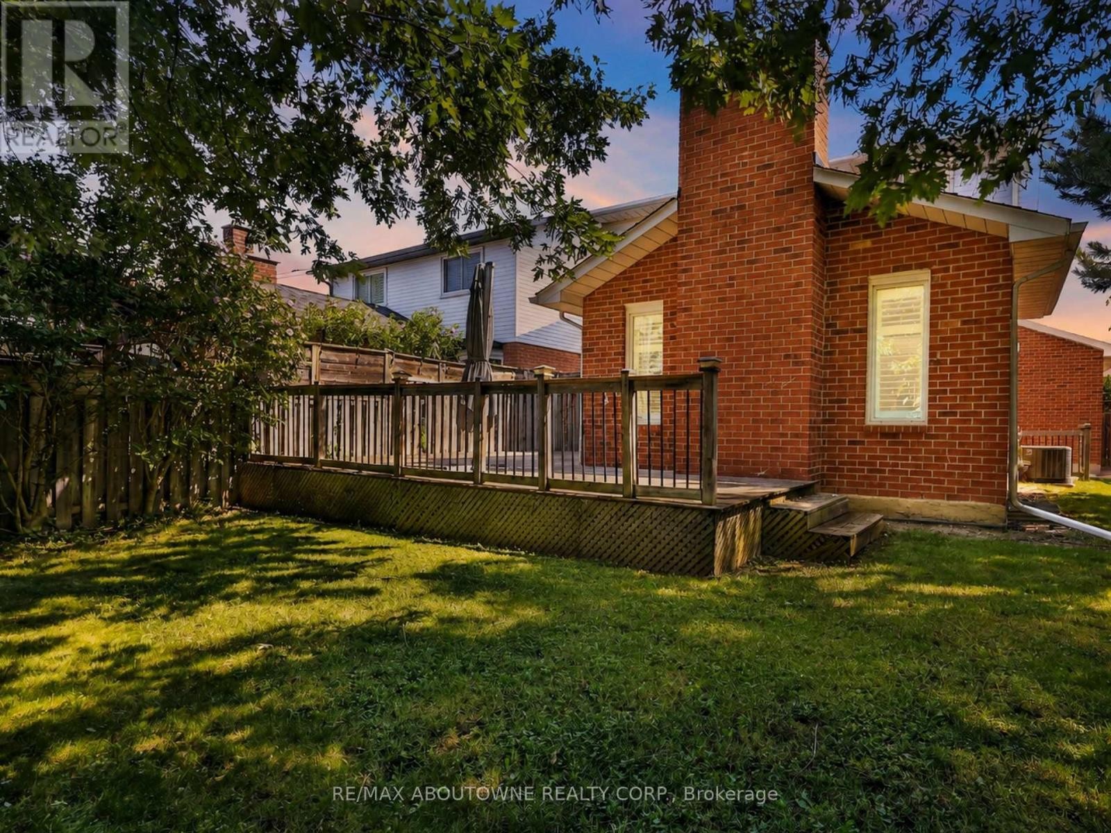 












2102 SALMA CRESCENT

,
Burlington (Headon),




Ontario
L7M3T1

