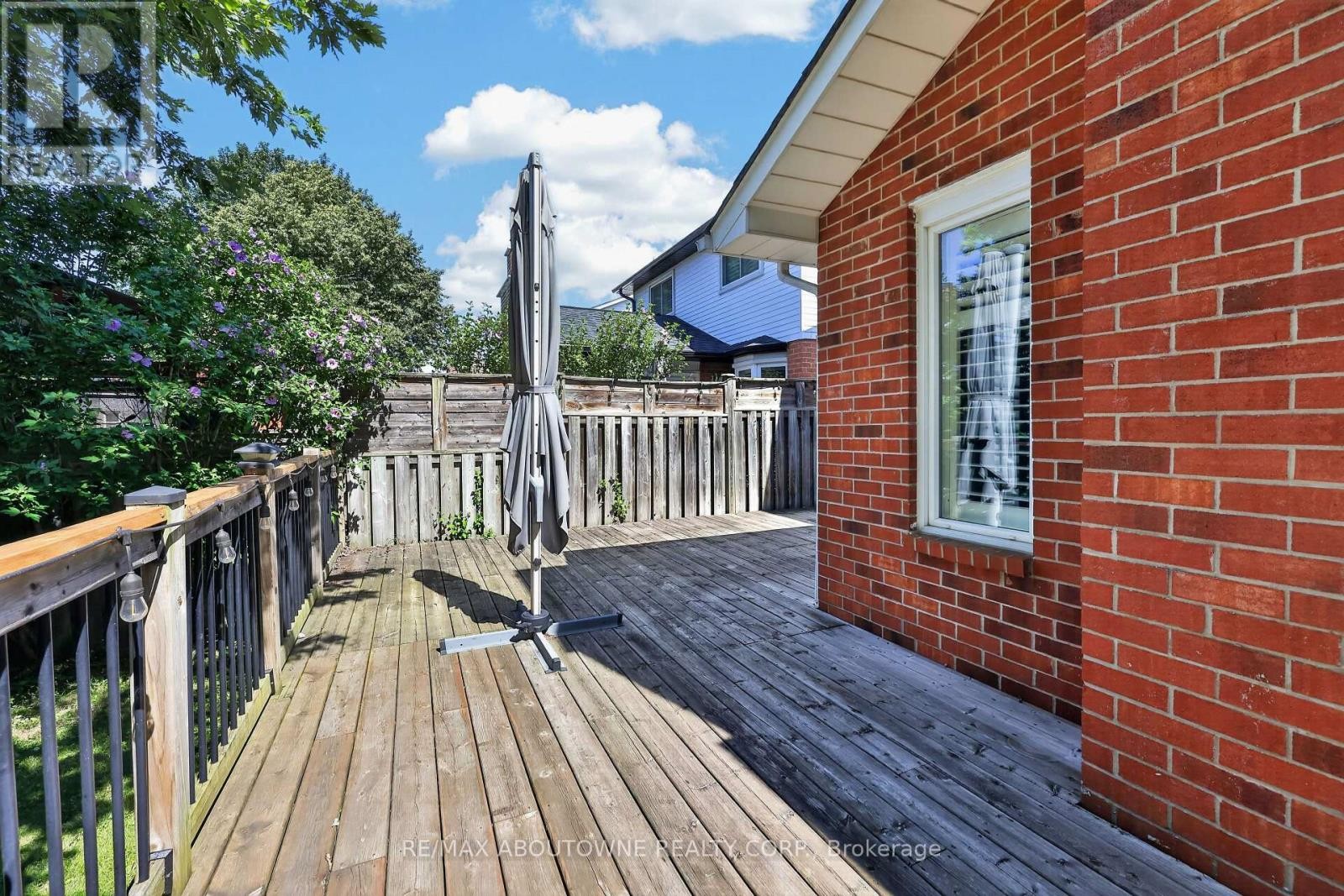 












2102 SALMA CRESCENT

,
Burlington (Headon),




Ontario
L7M3T1

