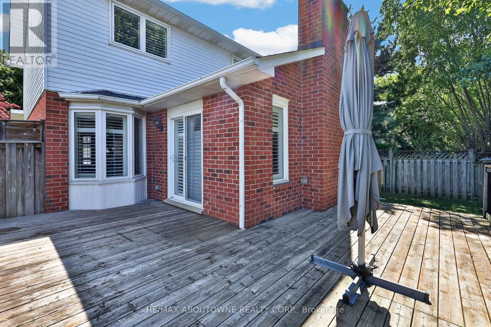 












2102 SALMA CRESCENT

,
Burlington (Headon),




Ontario
L7M3T1

