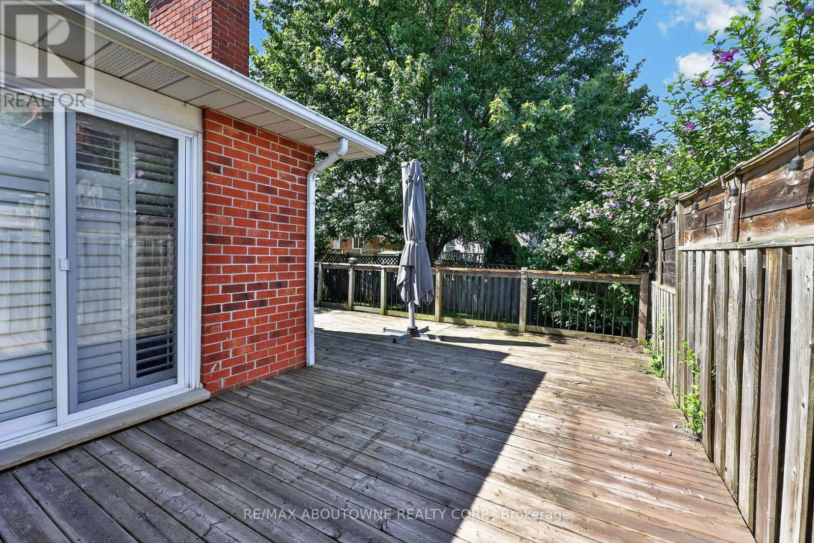 












2102 SALMA CRESCENT

,
Burlington (Headon),




Ontario
L7M3T1

