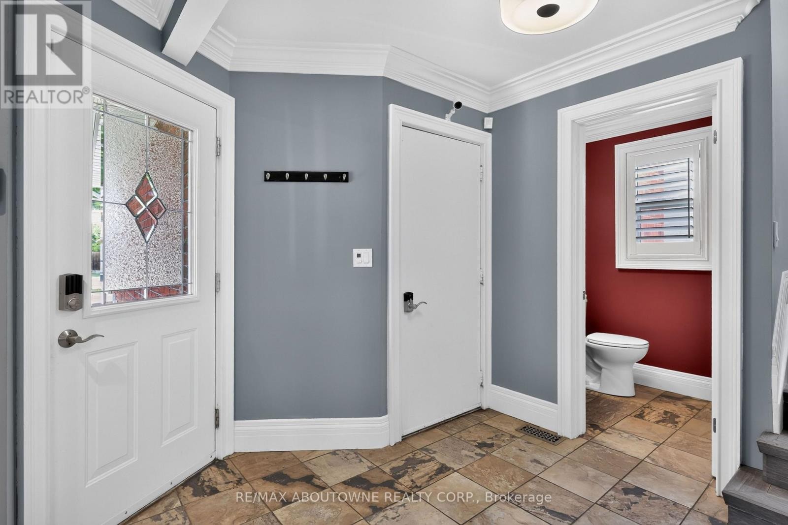 












2102 SALMA CRESCENT

,
Burlington (Headon),




Ontario
L7M3T1


