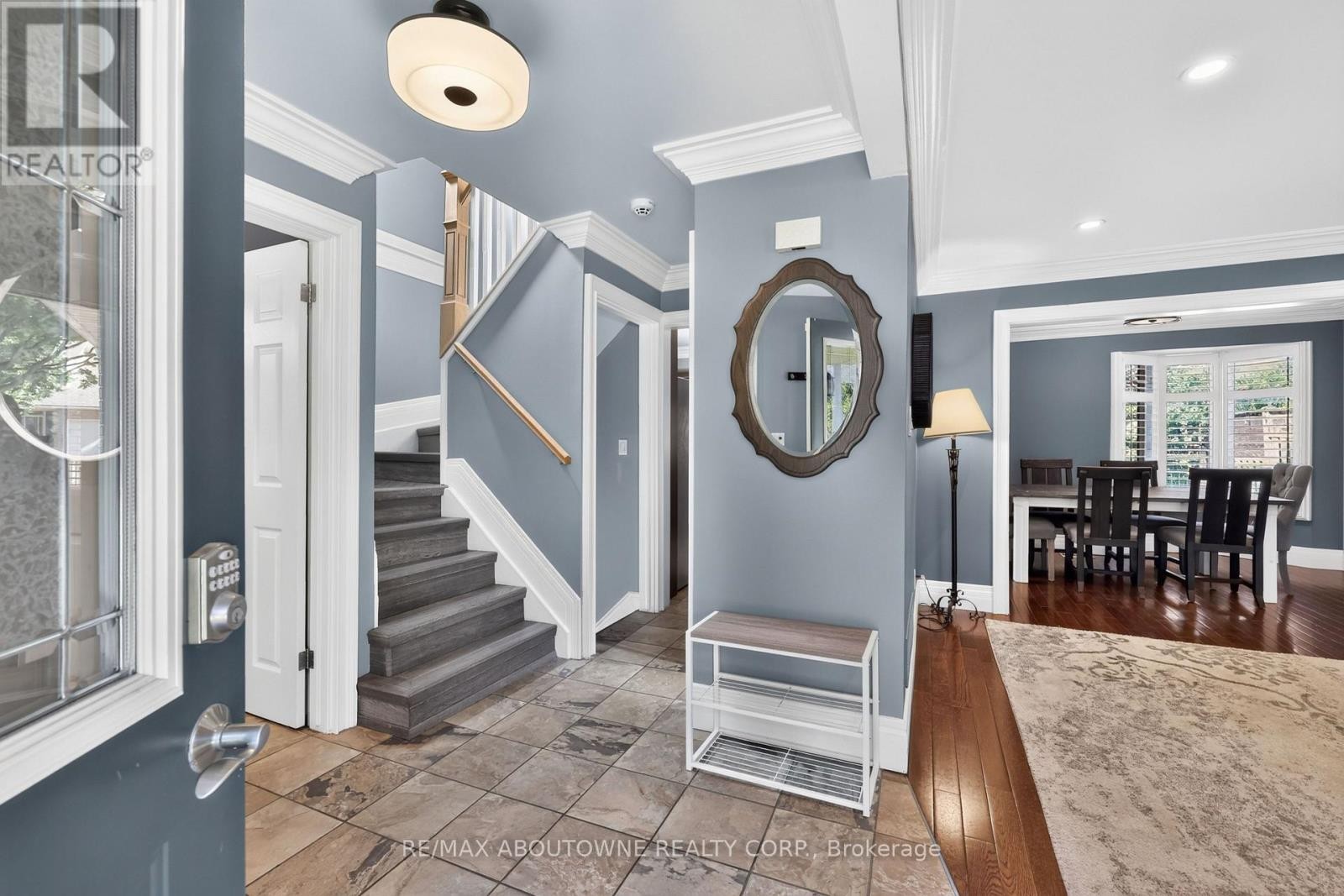 












2102 SALMA CRESCENT

,
Burlington (Headon),




Ontario
L7M3T1


