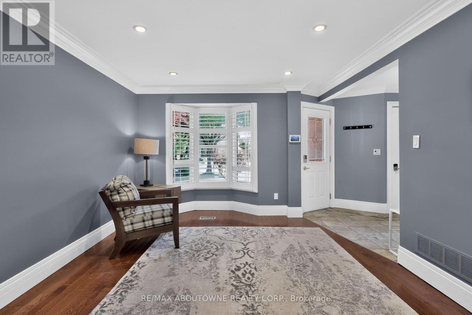 












2102 SALMA CRESCENT

,
Burlington (Headon),




Ontario
L7M3T1

