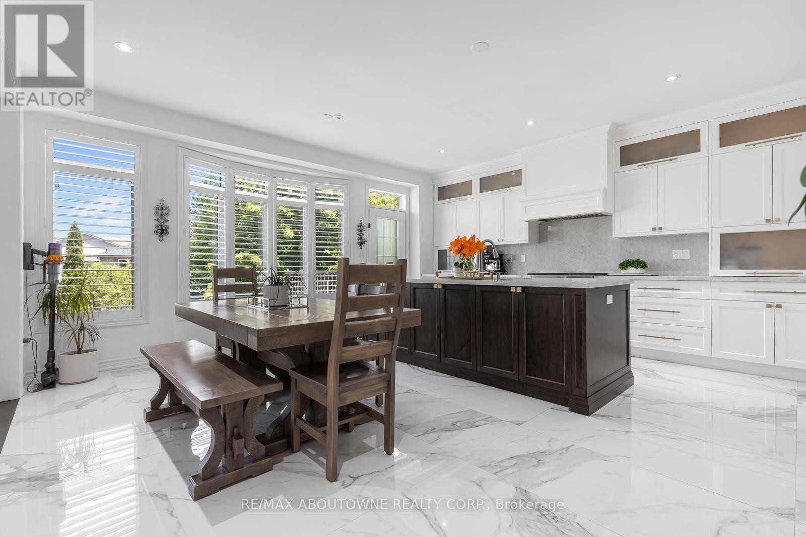 












3308 LIPTAY AVENUE

,
Oakville (BC Bronte Creek),




Ontario
L6M0N1

