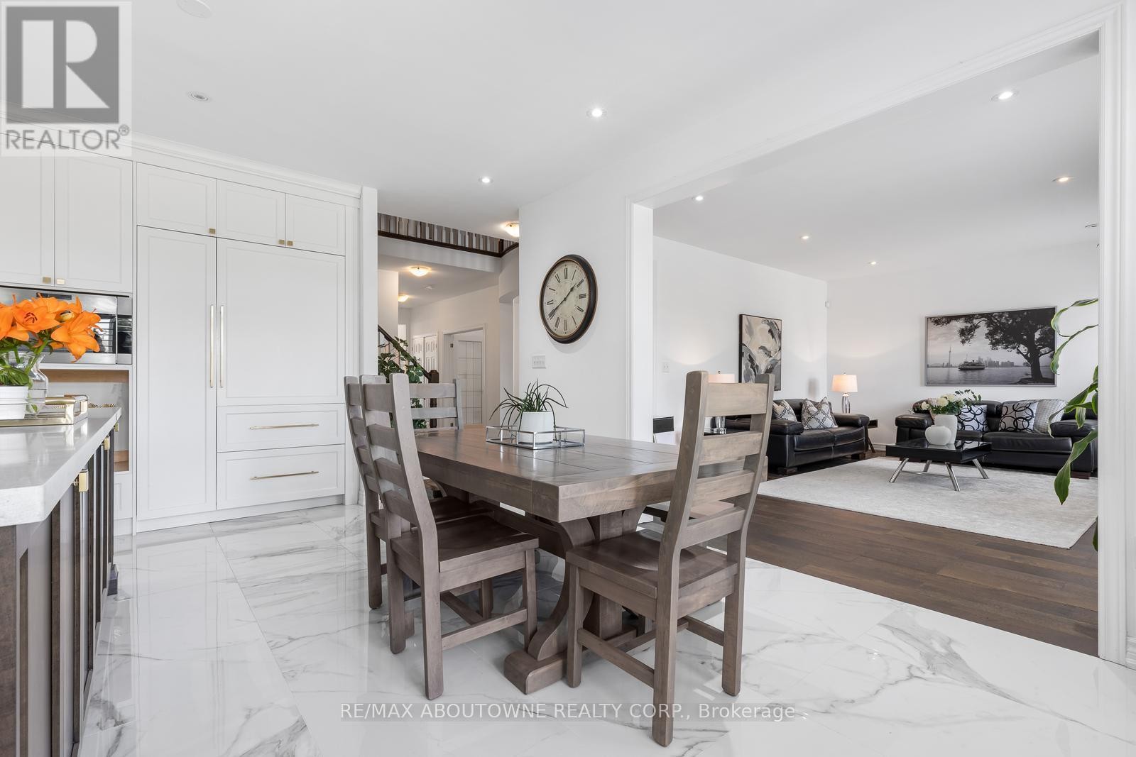 












3308 LIPTAY AVENUE

,
Oakville (BC Bronte Creek),




Ontario
L6M0N1


