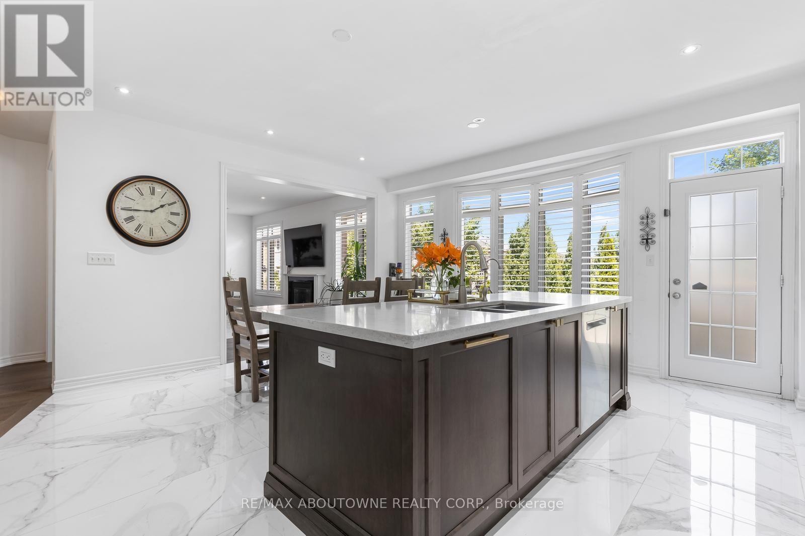 












3308 LIPTAY AVENUE

,
Oakville (BC Bronte Creek),




Ontario
L6M0N1

