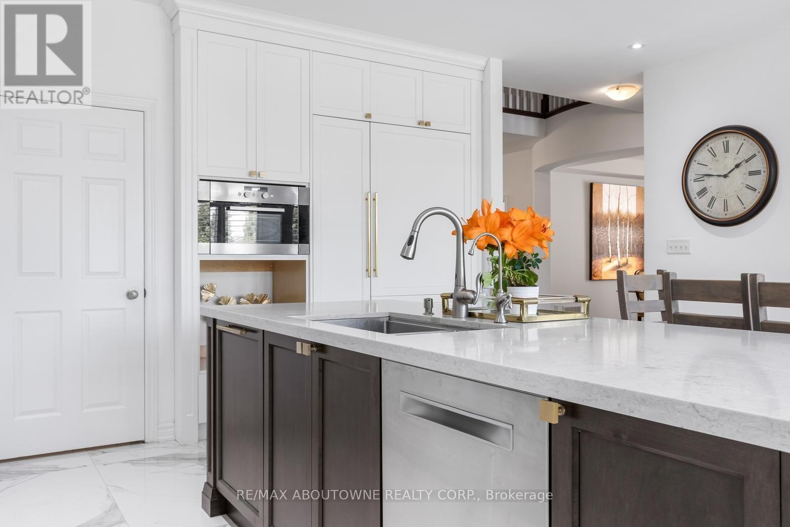 












3308 LIPTAY AVENUE

,
Oakville (BC Bronte Creek),




Ontario
L6M0N1

