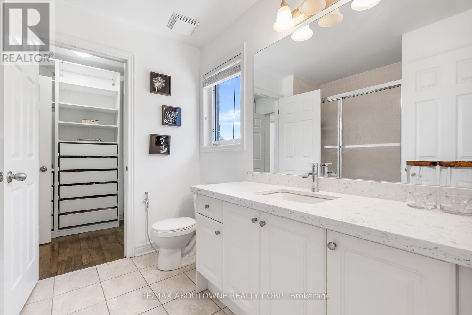 












3308 LIPTAY AVENUE

,
Oakville (BC Bronte Creek),




Ontario
L6M0N1

